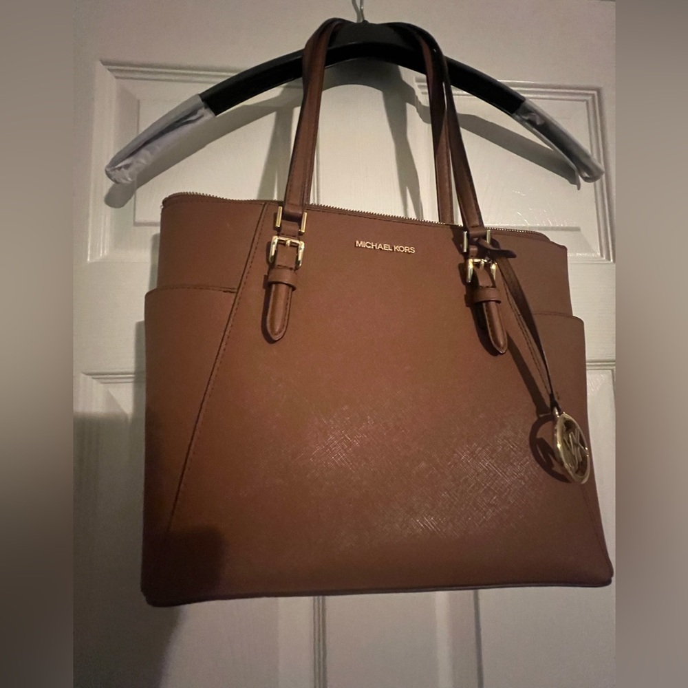 Michael Kors Womens Charlotte Large Top Zip Tote
(CIDER)
